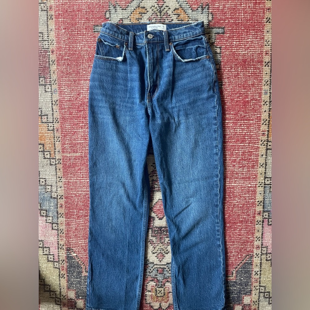 A & F 90s Straight Ultra High Rise